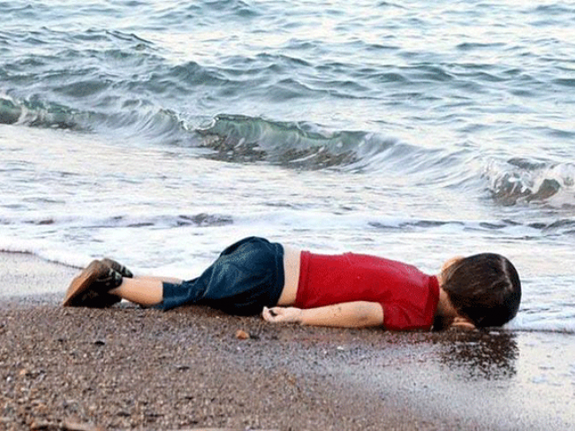 etribune's tweet photo. #AylanKurdi: The three-year-old who broke the world’s heart http://t.co/urNPzniL2Q http://t.co/xaPWnrKRM3