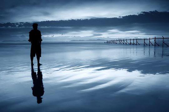 لا أريد صديقاً
حين أهتز..يهتز
حين أميل..يميل
حين اتغير..يتغير
فظلي يفعل ذلك بشكل أفضل!!

~بلو تاركس - المفكر الروماني