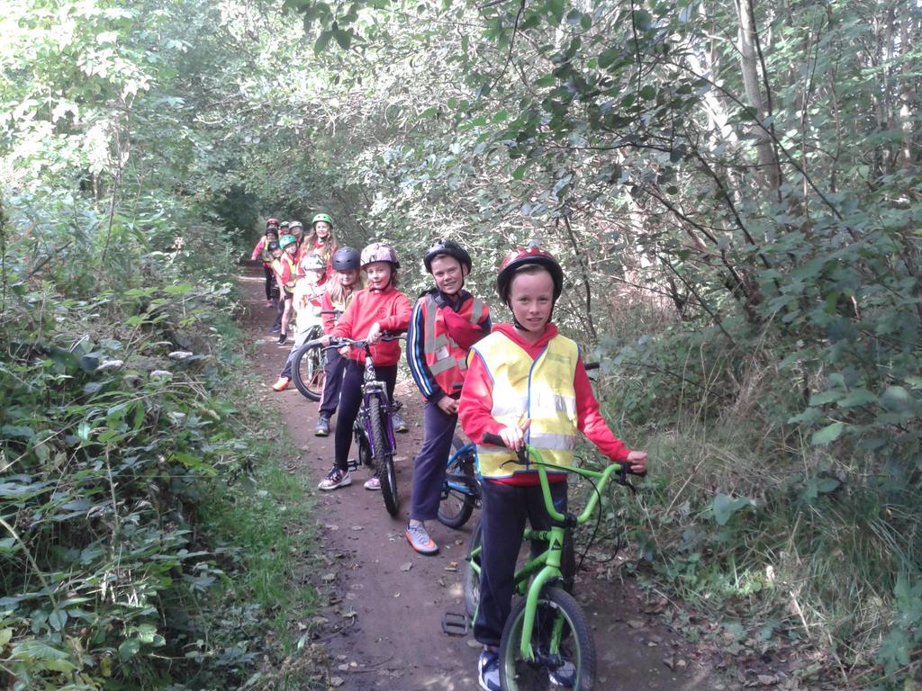 OrmistonPrimary's tweet photo. Our cyclists have been out practising the route we'll be taking on Wednesday to watch #avivatob2015 http://t.co/4Qvb4xeogR
