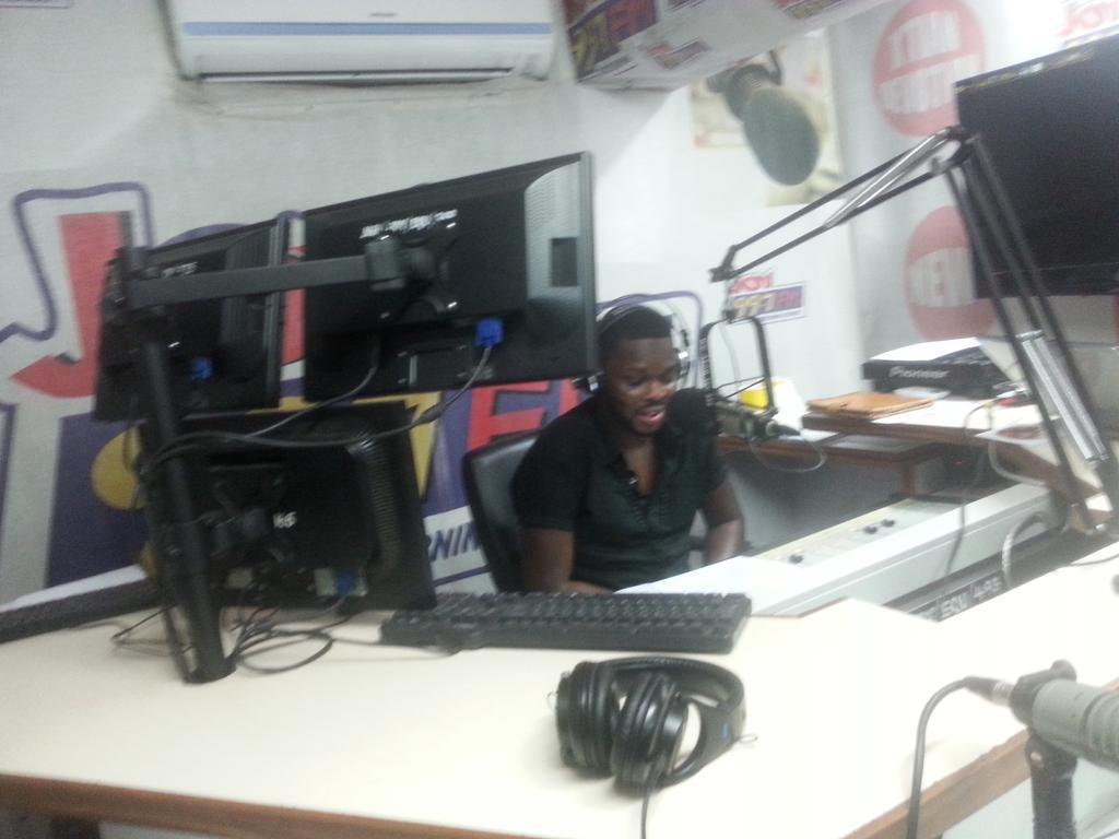 rovermangh's tweet photo. Talking with @TheKojoYankson @Joy997FM on #BananasAndGroundnuts http://t.co/ov7VO0bx6Z
