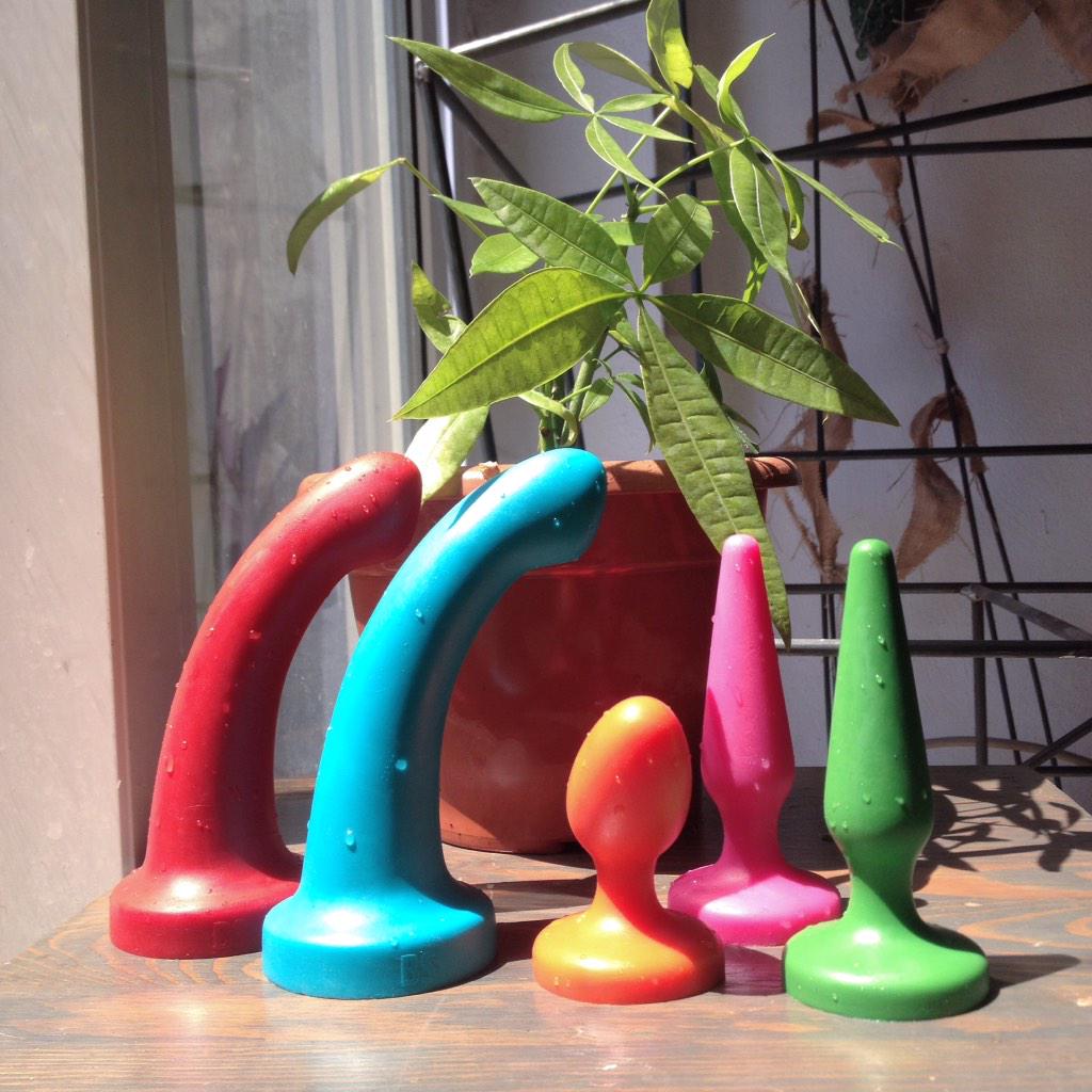 BSatelier's tweet photo. Good morning #dildolovers #buttpluglovers http://t.co/yEAUgJnWFr #bsatelier http://t.co/FL5eXKNguV
