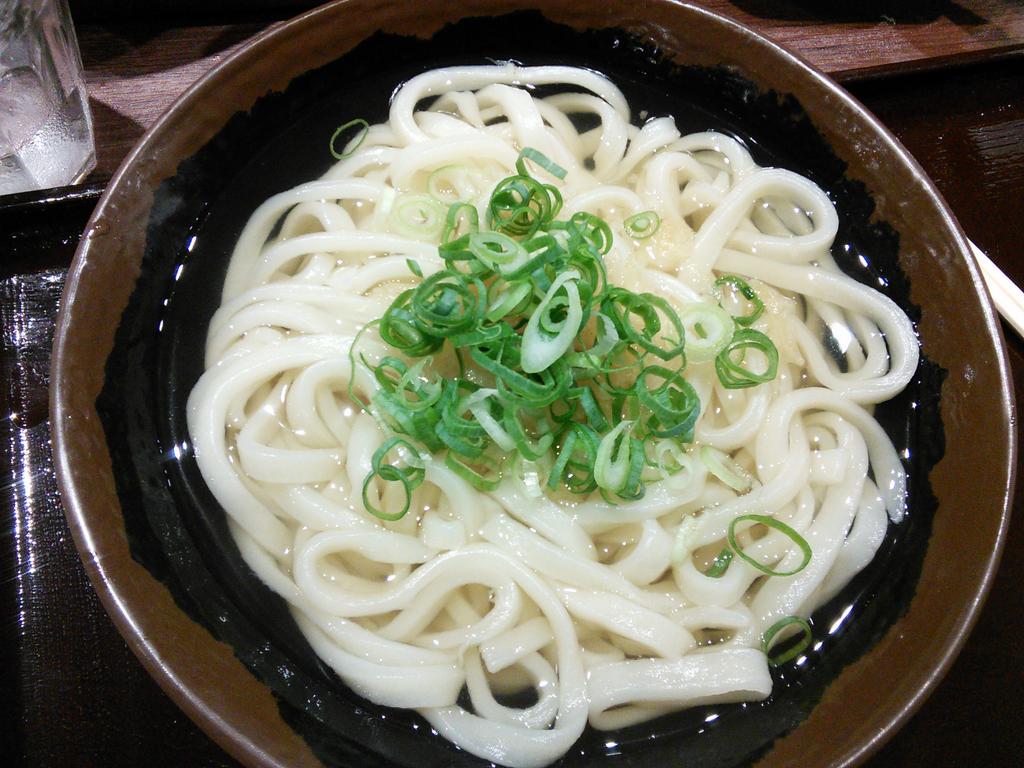 todaiudonbu's tweet photo. 香川の名店、一福がついに東京に上陸したと聞いて行ってきた。一口食べた瞬間、これは凄いうどんが神田に現れたなと思った。うどん部内にも、新たな派閥が生まれそうだ。 http://t.co/19QSH7zHJH