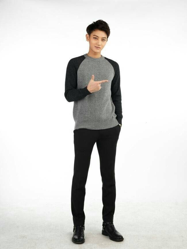 noviaini's tweet photo. appreciation to Ztao's long legs 😍 http://t.co/gUWnnYo6fp