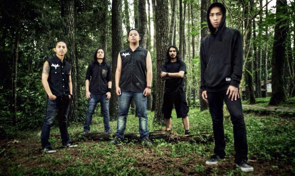 Telah dikonfirmasi! Jangan lewatkan aksi pertama GODLESS SYMPTOMS &amp; SIDJIL di #RICfest2015 rockincelebes.com/2015/09/pengum….