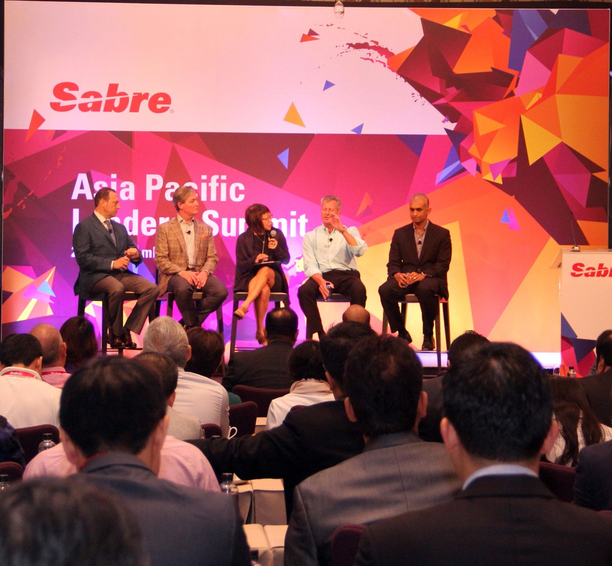 Yeoh Siew Hoon moderating the panel at Sabre APAC Leaders’ Summit <a href="/TravelWeeklyWeb/">Travel Weekly Asia</a> <a href="/yeohsiewhoon/">Yeoh Siew Hoon</a>