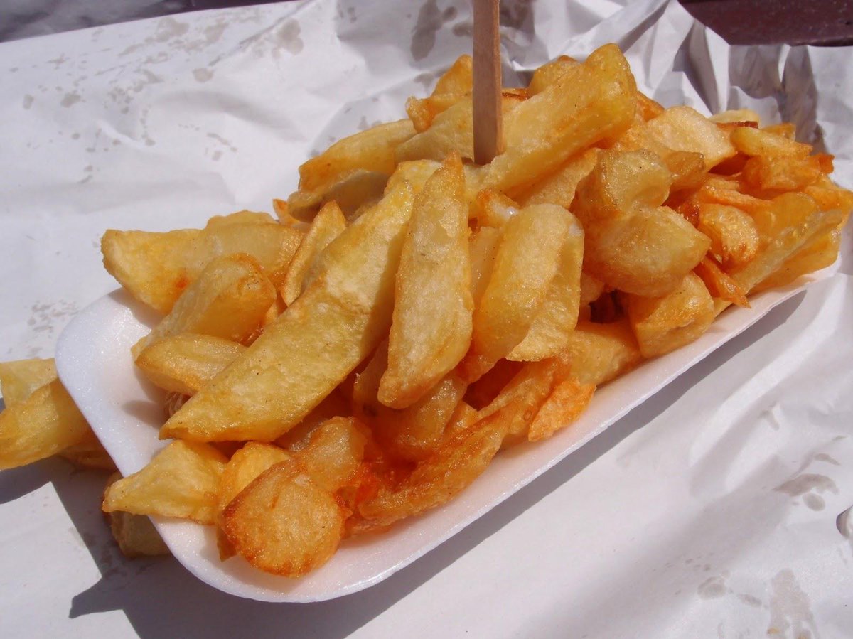Pollocksofbath's tweet photo. The total weight of chips eaten each year in the UK is the same as 14,000 blue whales or 4,000 jumbo jets! #chips http://t.co/2dMVzaSmr8