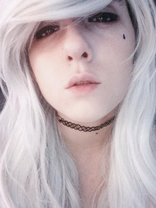 Makeup for this photo set looks ok tho (filter on the last one) http://t.co/rD0cv0RaKa