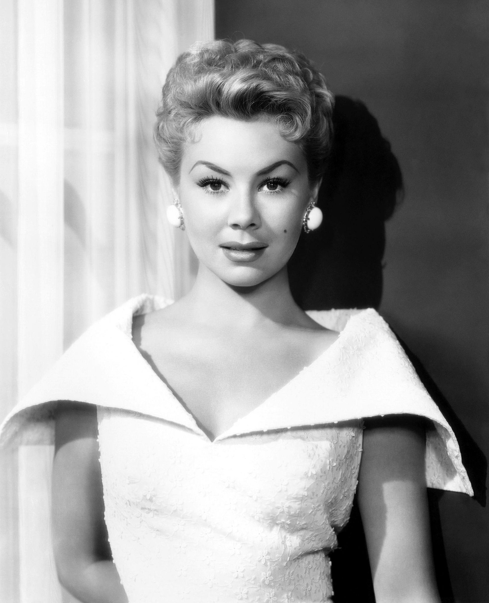 Happy Birthday to actress Mitzi Gaynor (1931). 