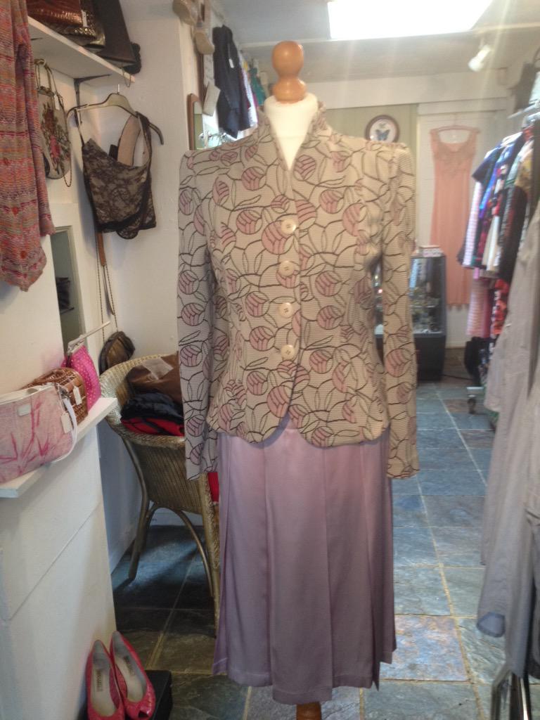 #Armani Jacket #size10 gorgeous teamed with #dustypink silk skirt <a href="/ryesussex/">Rye, East Sussex</a> <a href="/1066Tweets/">1066 Tweets</a> <a href="/ryebreakingnews/">Rye Breaking News</a>