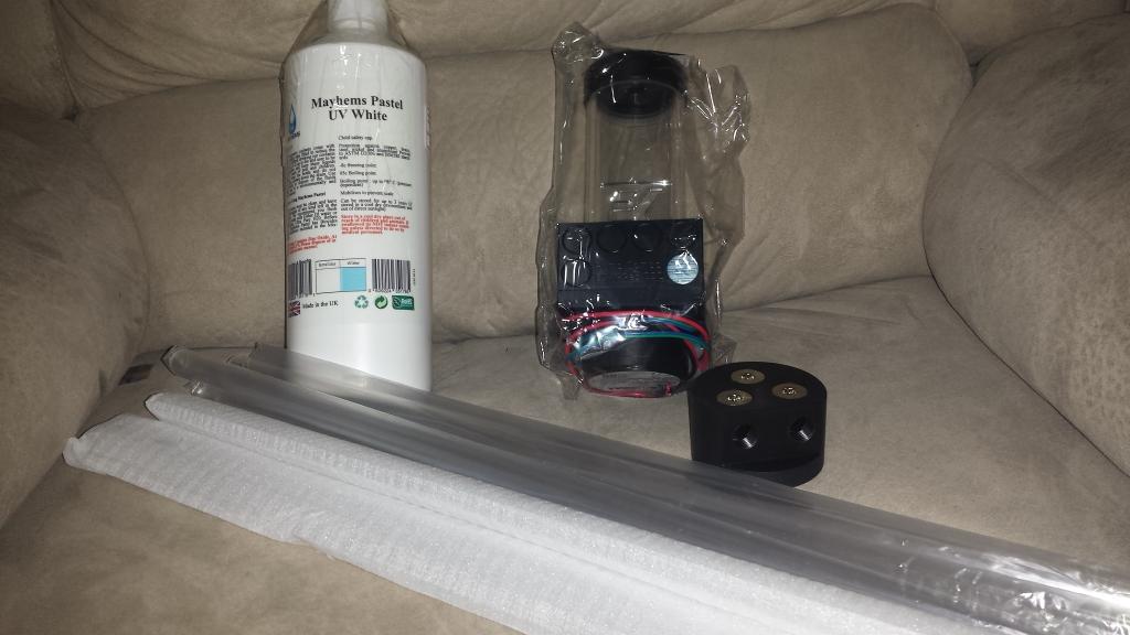 MyGodlyOverlord's tweet image. Replacement pump finally arrived #pcrebuild time!  #PCMasterRace #watercooling
