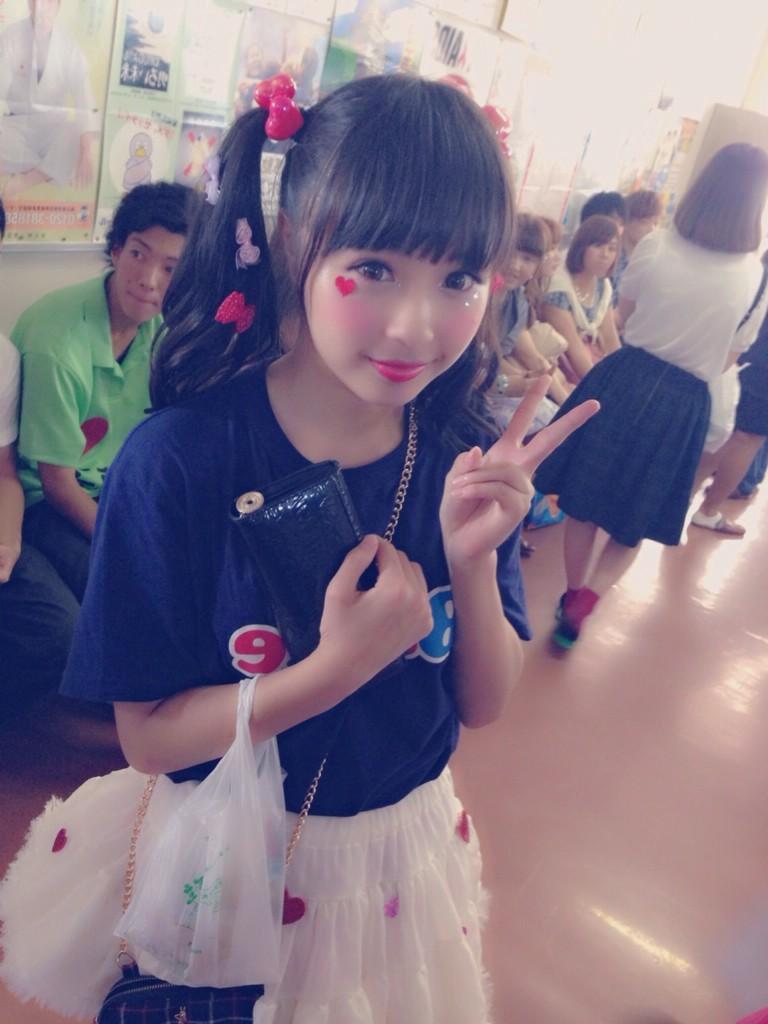 kyatodayo's tweet photo. 今日みんな文化祭だってえええええうらやまちいうらやまちいやばい、、、、かともJKだったんだぞ、、、懐かしすぎ、、、戻りてえ、、、明日は西高の文化祭遊びいっくう😆💓💓(最後の写メジワァ) http://t.co/DSVxRGmxMh