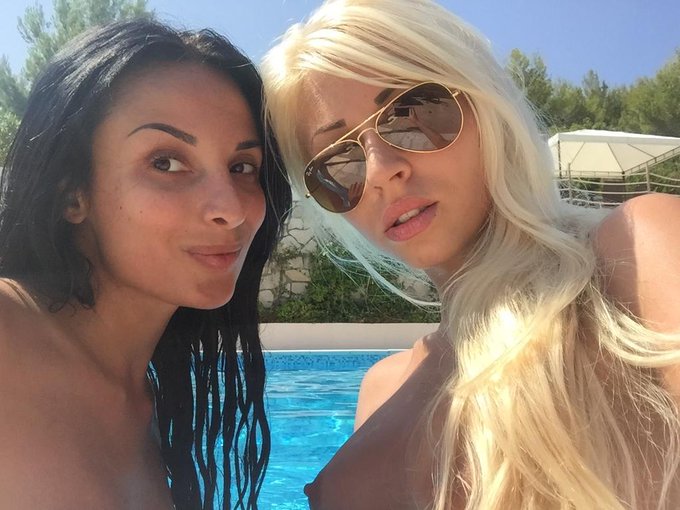 Chill' at the pool with @ChloeLacourt  ?? #Croatia #nomakeup http://t.co/jANS2Ezzhe