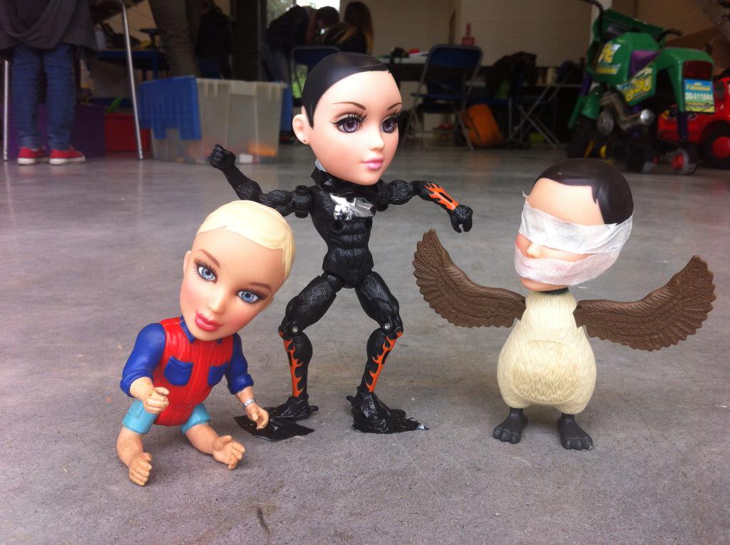 MelissaMean's tweet image. These superhackheros are gonna take over the world! #nap2015 #toyhack @knowlewestmedia @ludicrooms