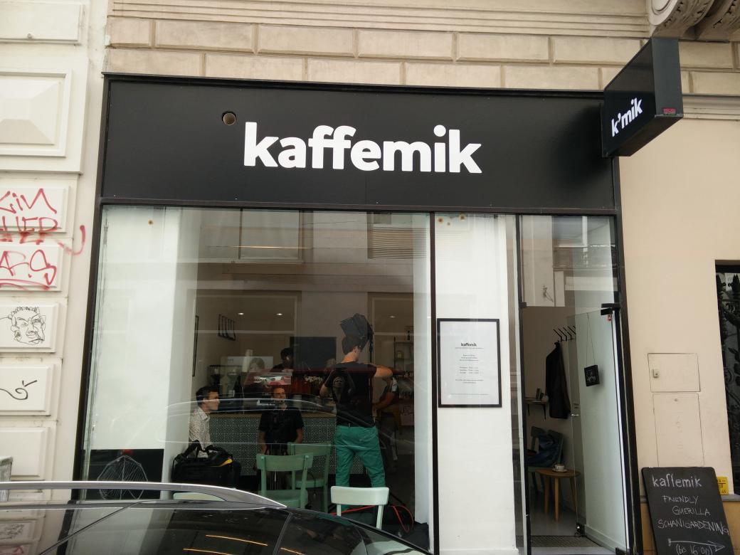 Knowbie_io's tweet image. Getting ready for the shooting with @__tosh @StuJolley &amp;amp; @TheGentleTwit at @kaffemik #interview #knowbie