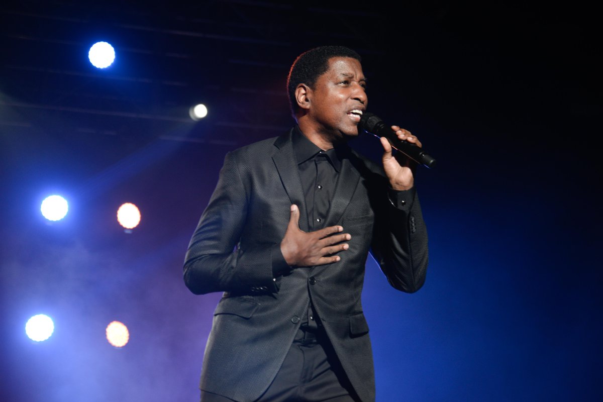 Canoc_Live's tweet photo. LAST NIGHT'S MOMENTS!!! @tonibraxton @KennyEdmonds
#CanocLive Experience http://t.co/gj0vMxzaIA