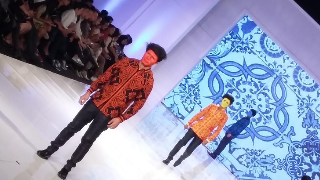 JogjaFW's tweet photo. Tégelan by Afif Syakur #JogjaFW2015 http://t.co/jEaE9v8EYG