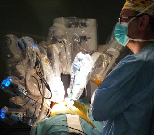 quironsalud's tweet photo. Marcaje radiactivo y robot Da Vinci, gran alianza contra el #cáncer en @quironsalud - http://t.co/4CVExgpH9j http://t.co/LBdFJLmoFX