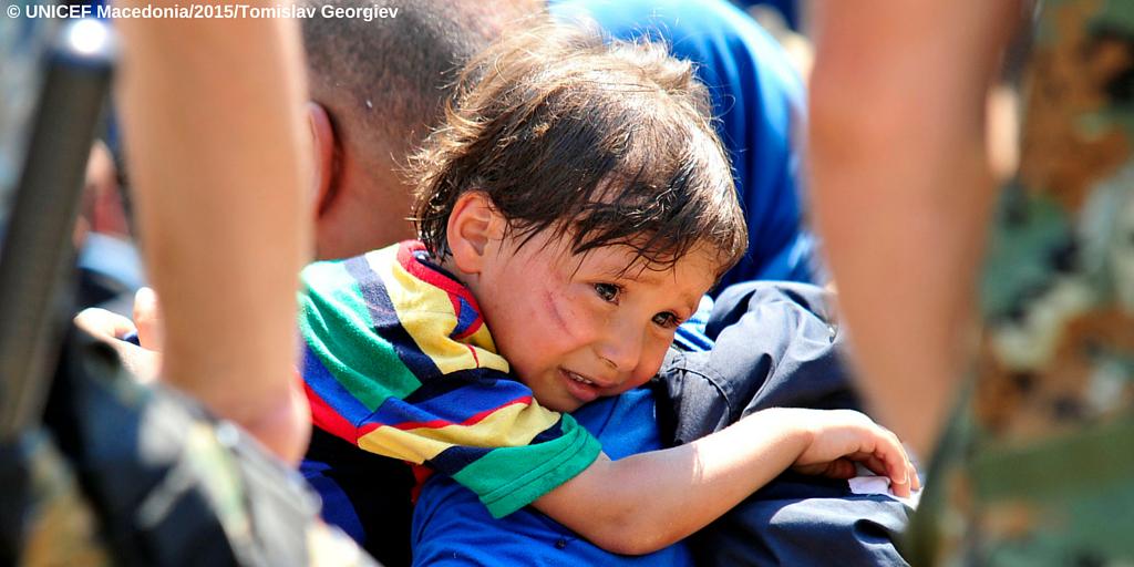 Están asustados y exhaustos ¡Los #niñosdeSiria #refugiados nos necesitan! Dona en <a href="/unicef_es/">UNICEF España</a> bit.ly/1O1CpbH