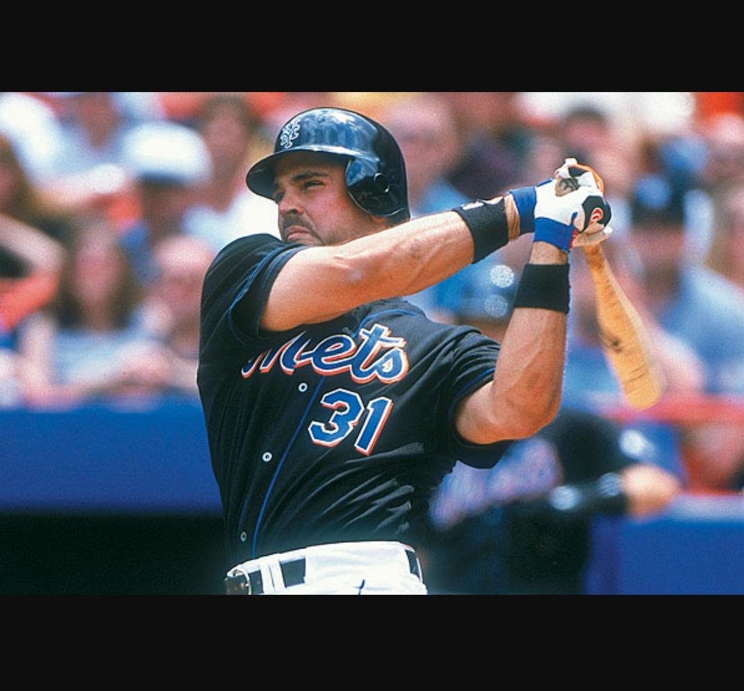 HAPPY BIRTHDAY TO THE BEST HITTING CATCHER OF ALL TIME THE PIZZA MAN SIR MIKE PIAZZA!!!! 
