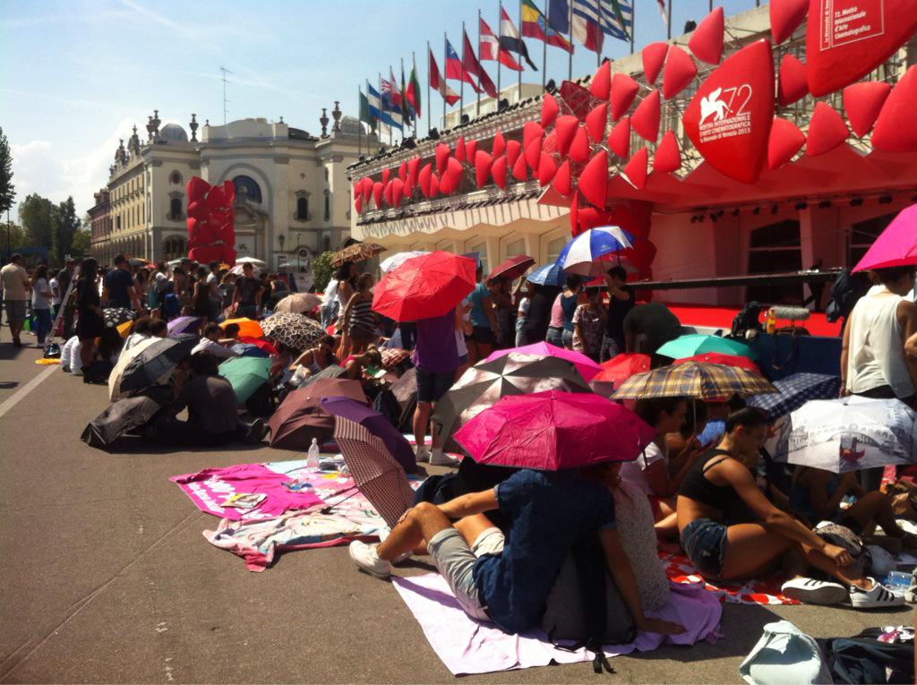 Persone in attesa #BlackMass  #Venezia72 #johnnychi?