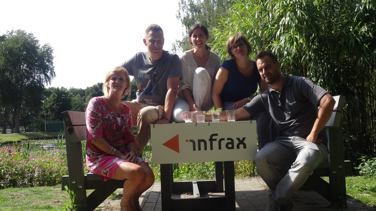 FrankVanbrabant's tweet photo. Aan energie geen gebrek bij de 3 teams van @infrax_be die straks meestrijden in de #ChambersTrophy van @VOKA_Limburg http://t.co/RPdVdQqvCi
