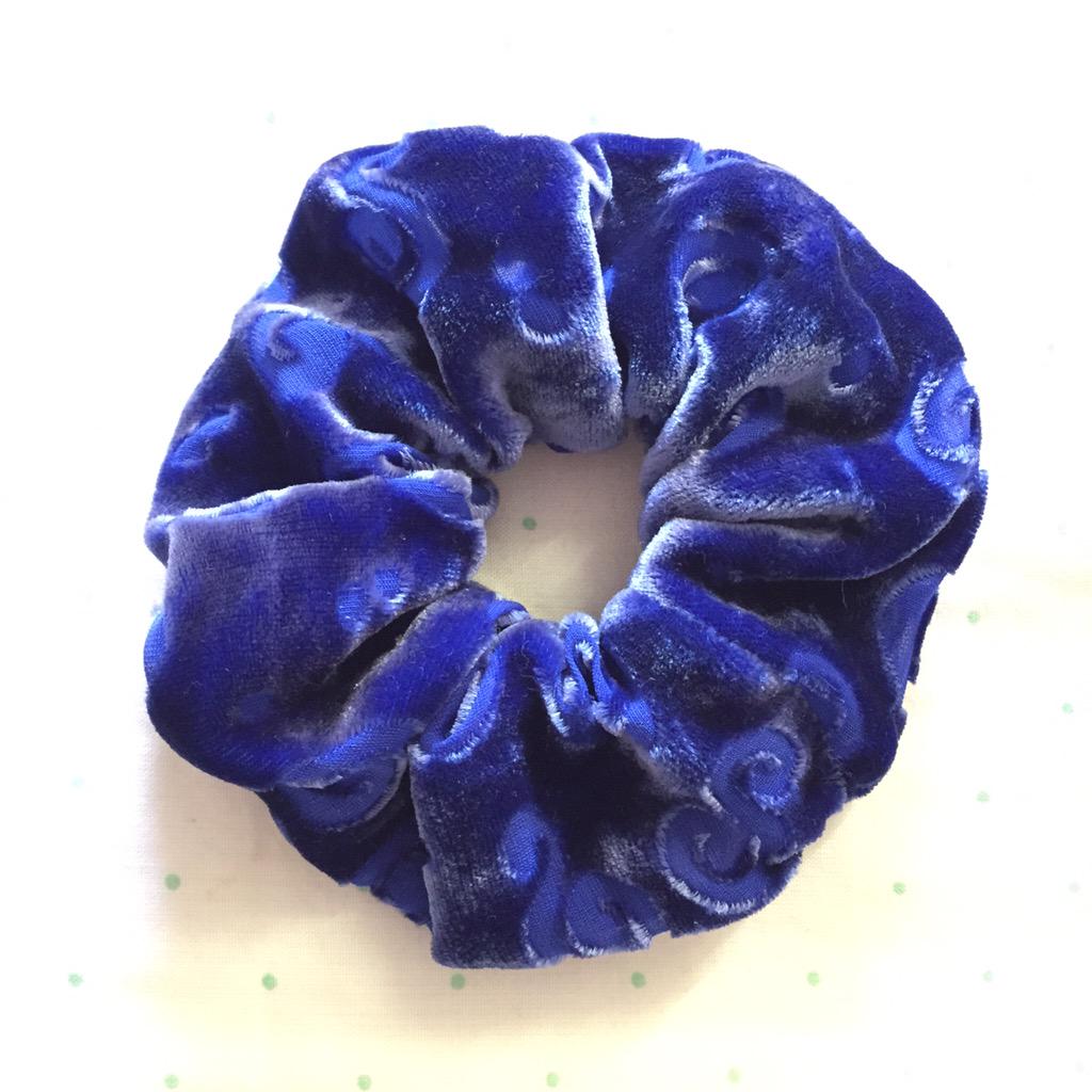 iggyshandmade's tweet photo. Swirl patterned velvet scrunchie ππππππΌ #swirl #patterned #velvet #scrunchie #scrunchiegame #iggyshandmade #handmade http://t.co/koQ4mvWwaS