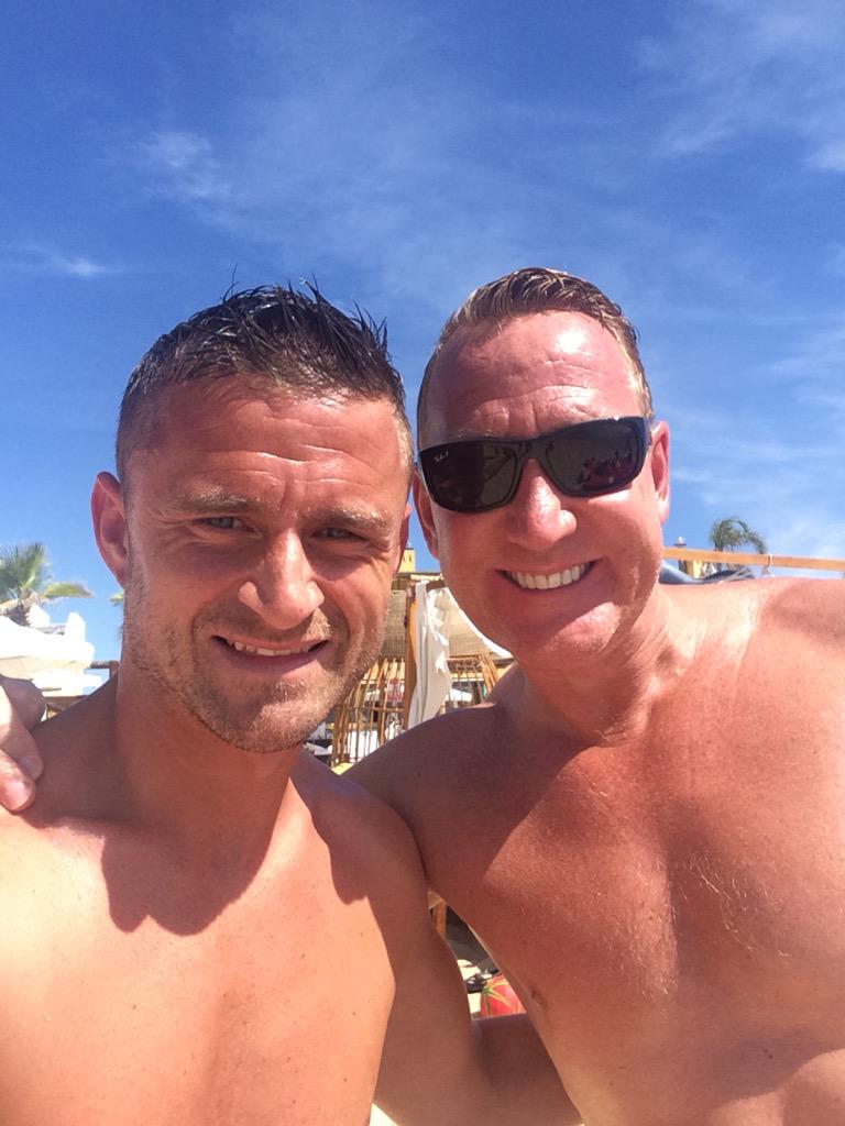 Bumped into @RealRomfordPele on Praia Da Rocha beech 🇵🇹.. What a top guy.. Cheers for the pic pal.. #⚽️Legend 👍🏼