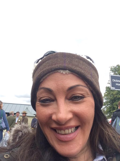 Just having some lunch I'm having a great day really and the rain have kept off http://t.co/7lTw8UEu