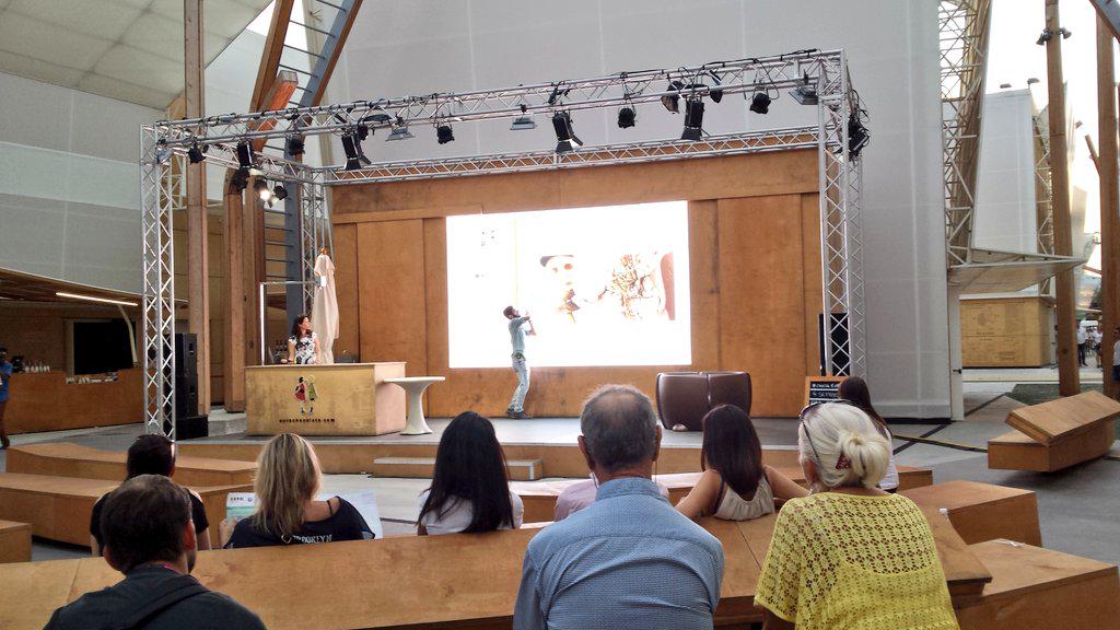Expo2015 Cocoa&Choco (@expo2015cocoa) on Twitter photo Il fotografo del nostro Cluster <a href="/AndreaBeaH/">Andrea Proietti</a> ci insegna come usare al meglio la fotocamera del nostro #smartphone ! Il fotografo del nostro Cluster <a href="/AndreaBeaH/">Andrea Proietti</a> ci insegna come usare al meglio la fotocamera del nostro #smartphone !