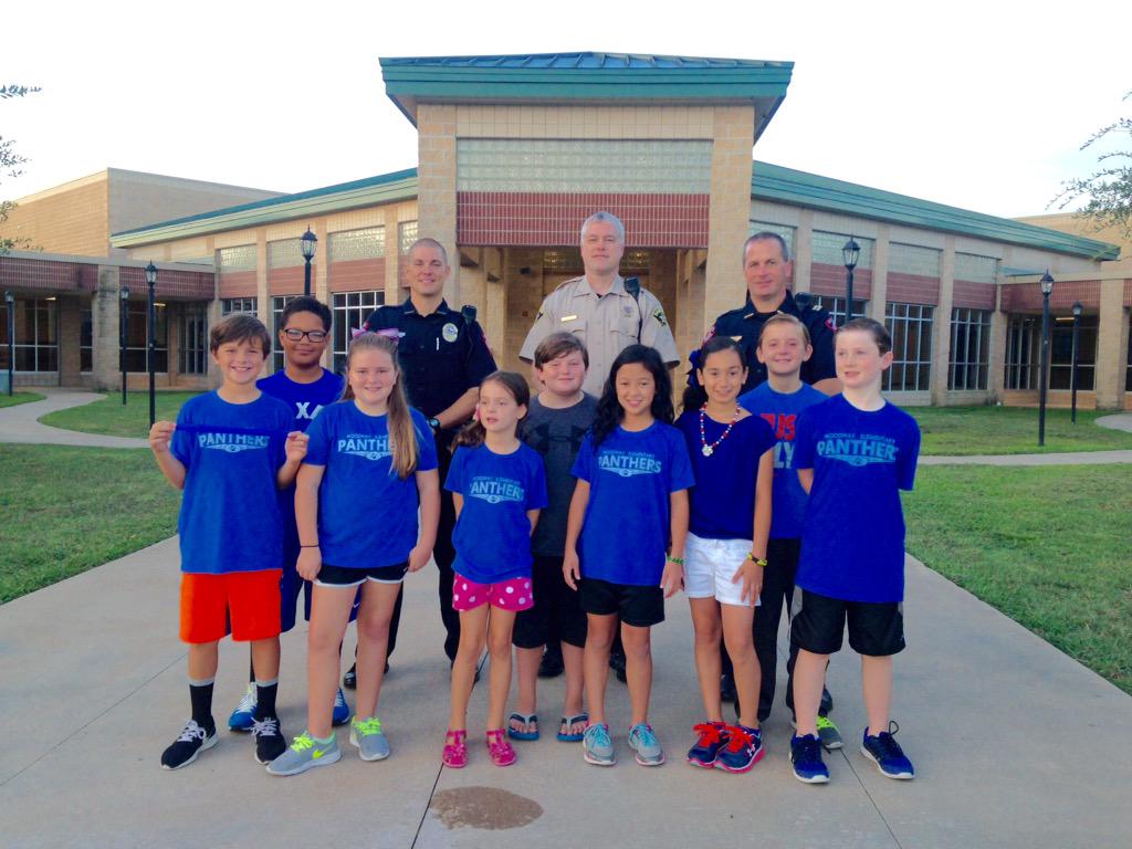 WoodwayElem's tweet photo. Thank you for keeping us safe!  We love our police officers!  @WoodwayElem #bluetape #supportofficers #1Midway http://t.co/1bnlVB1bYX