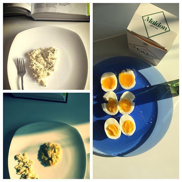 Egg day! Double whites, double yolks, hard boiled at 6, 7, and 8 minutes a la #4hc <a href="/timferriss/">Tim Ferriss</a> #eattribal #paleo #s…