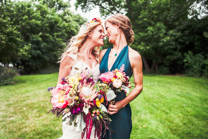 Wedspire's tweet photo. Sisterly love. Florist: @EventFloral #brideday #bridedayfriday http://t.co/uJCUERHJ37