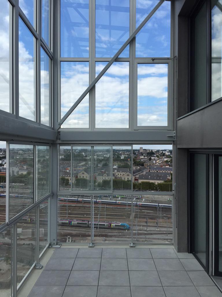 SChalmeau's tweet photo. Duplex au 17ème #nantes #waitingsun #teamarchi vue sur Saint-Donatien sans toiture http://t.co/QzYrCk8dgu