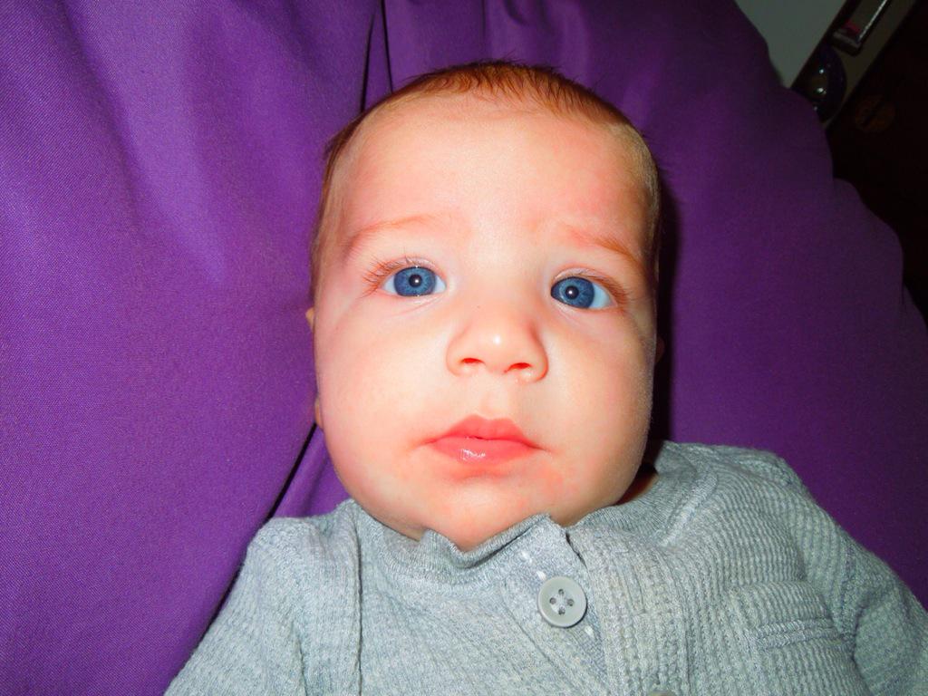 SpacemanPope's tweet image. My beautiful son!! #ilovethisboy #blueyes like a lil #franksinatra #beautifulbabies #gerber @GerberLife @Pampers