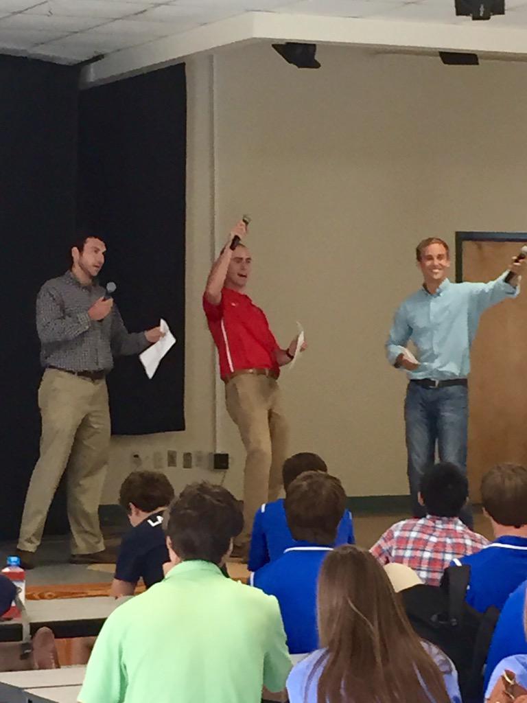 THS_College's tweet photo. #singingiscool @THS_UpperSchool #heritagesingers http://t.co/5DqRGqzajh