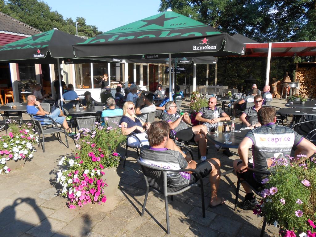 Afgelopen weekend voor de tweede keer een zeer gezellige MTB-tocht/BBQ gehad.
Bedankt heren.