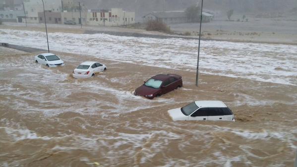 Ситуация в дубае сегодня с наводнением. Наводнение в Медине. Дожди в Саудовской Аравии. Карта потопа в Саудовской Аравии 11.09.22. ОАЭ сильный дождь.