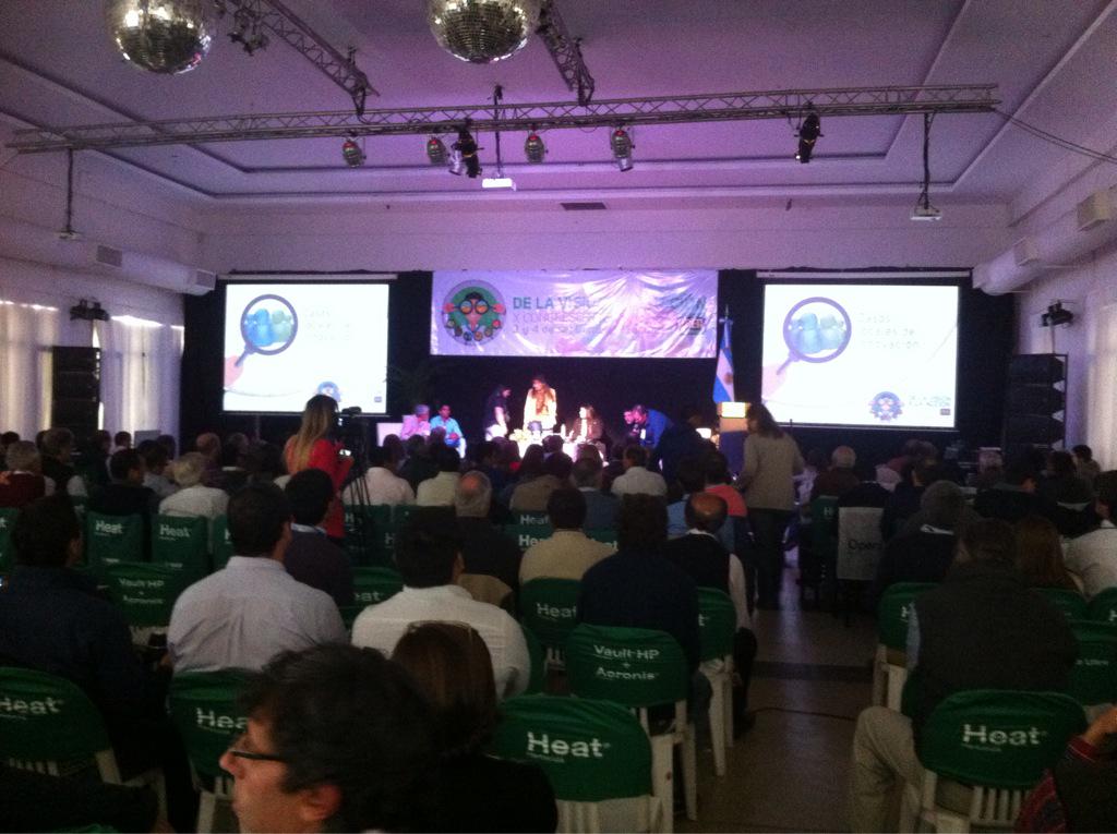 ManuelFontmdq's tweet photo. @movimiento_crea #compromisocrea Pensemos Lajitas Juntos del Proyecto Líderes en el escenario del congreso CREA NOA http://t.co/AaqxGIc8W2