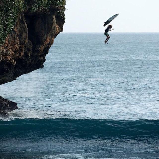 HeartbeetJuice's tweet photo. Dive in! Be free! Expand! Happy Labor Day weekend! #laborday#friday#surf#consciosuness http://t.co/50pAZSlXnb