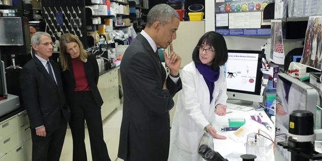 Nature's tweet image. US govt revives effort to update rules that govern human-subjects research ow.ly/RNcmi #CommonRule