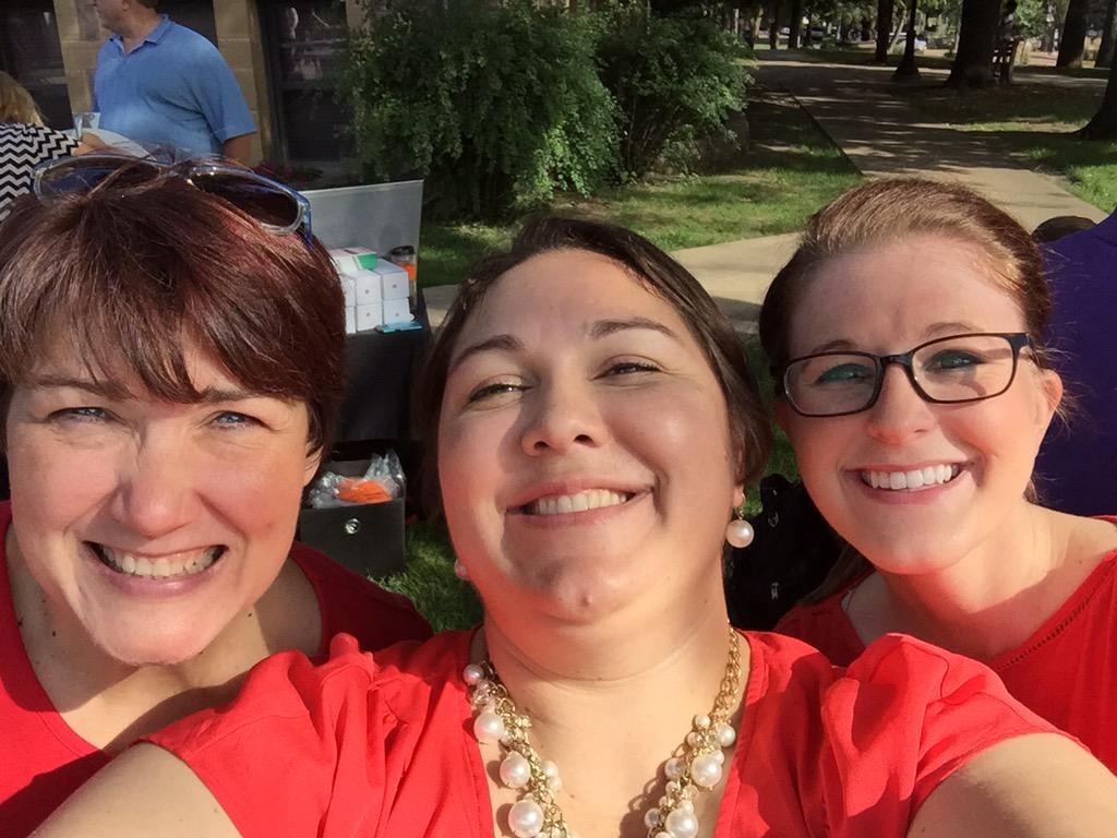 GroeneveldJess's tweet photo. Staffing selfie! #HR #D143swagger http://t.co/nfRkgxdvub