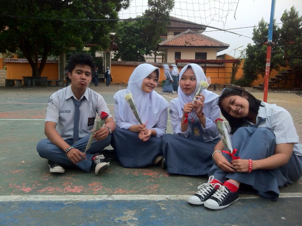 poto2 pengurus inti ECC 2014/2015 yang udh demisioner ... huhu @Lafadh_02 @Leonitanov @dindaasofiaa @viangkaburlian