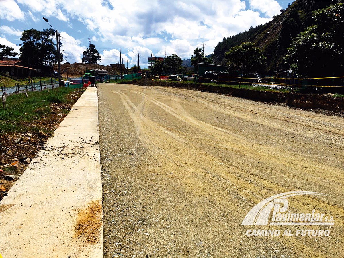 Pavimentarsa's tweet photo. Avance de Obra de los Puntos Críticos de la Red Vial Concesionada a DEVIMED. - Vía Universidad Católica de Oriente. http://t.co/Nbo74MonUw