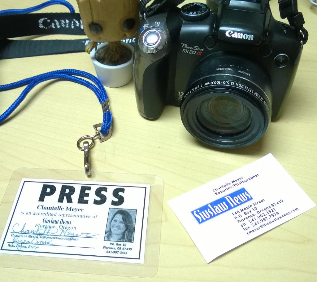 SNews_Chantelle's tweet photo. @siuslawnews staff finally get press passes :) Now I feel a lot more official! http://t.co/5QFodlisZJ