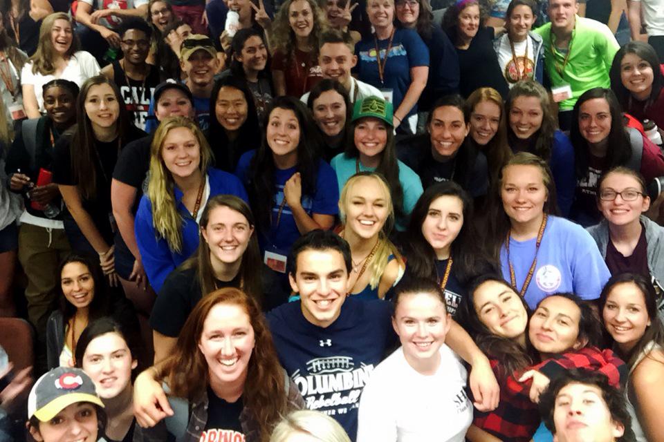 DiscoveriesDU's tweet photo. OL selfie because were excited to welcome the new @UofDenver pioneers! #Discoveries2015 http://t.co/MBuNMY2Wr8