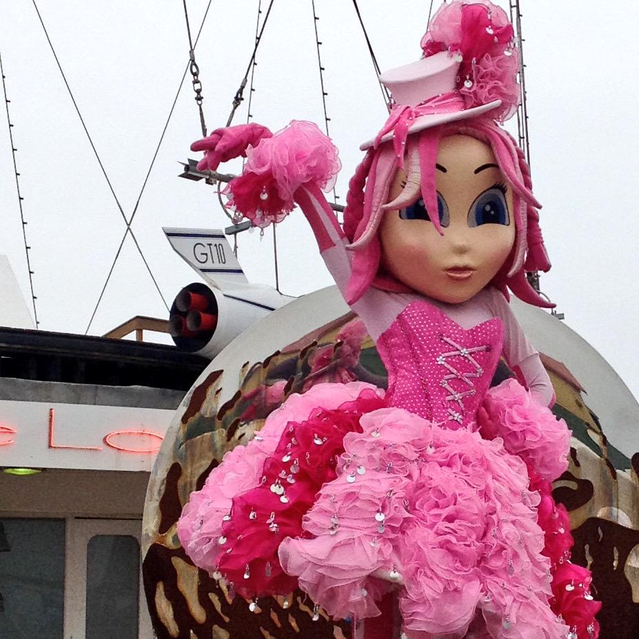EntsTeamBPB's tweet photo. Take a #KandyFloss @Pleasure_Beach #Doll Home with you, #Kandyfloss loves her new doll #Blackpool #BPB http://t.co/AqdWJTCuT9