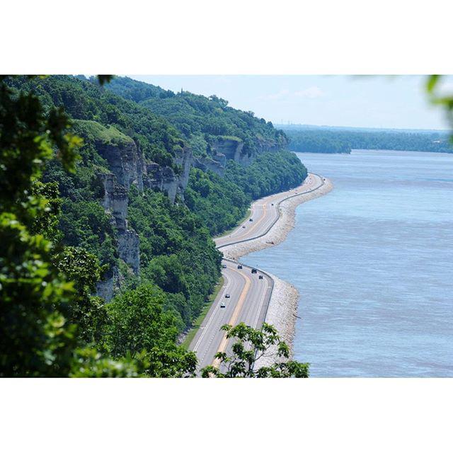 VisitAlton's tweet photo. September is Drive the Great River Road Month. Our view has to be one of the best along the scenic byway! #ExploreG… http://t.co/945A2VeqNo