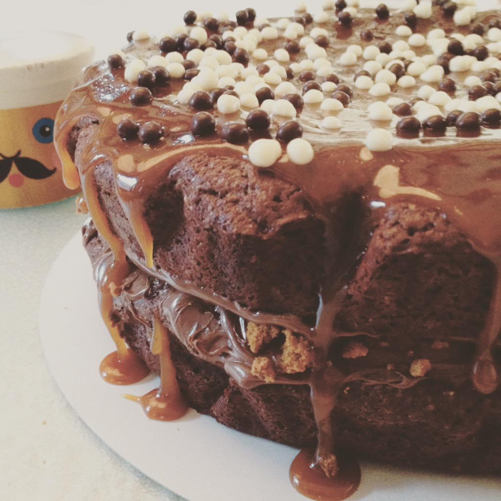 Judith9976's tweet photo. DoubleBrowniePie! #crazycaramel #nutella #chocobombs #bastogne #funnymanmoustache http://t.co/6hKzBaLBsZ