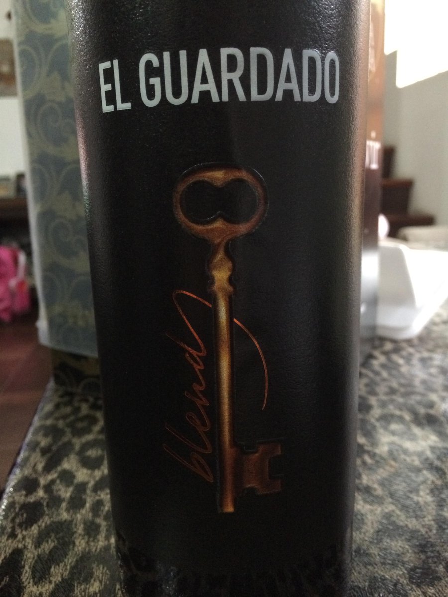 ofertasvinocom's tweet photo. Seguimos con el #Unboxing #Wine de @bonvivir Hoy con #ElGuardado de @laguardawines http://t.co/LjgIgZ3rpA http://t.co/5EPRQFc0Xd