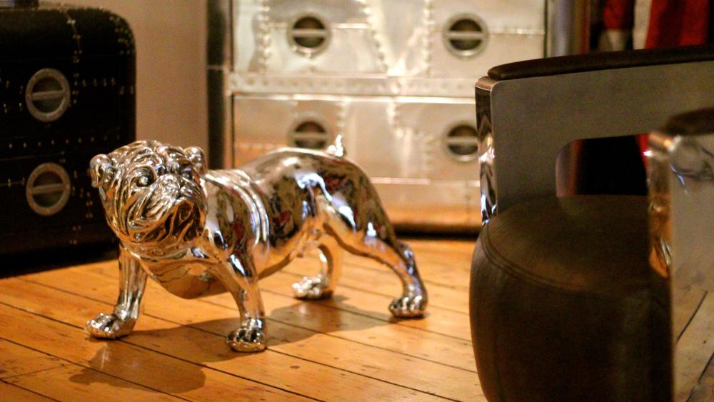 LondonRealTV's tweet image. Peek of the NEW London Real set by @TimothyOulton - Pics on.fb.me/1EW8kSh #TimothyOulton bit.ly/1JxyC3K